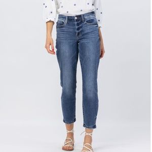 Medium wash boyfriend Judy blues